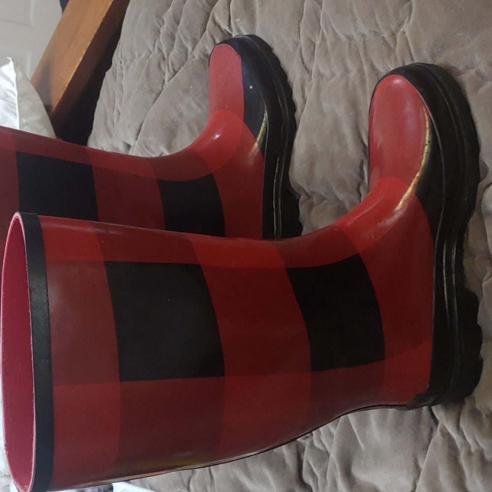 Very Cute Rain Boots Just In Time For The Holidays Sz 7
